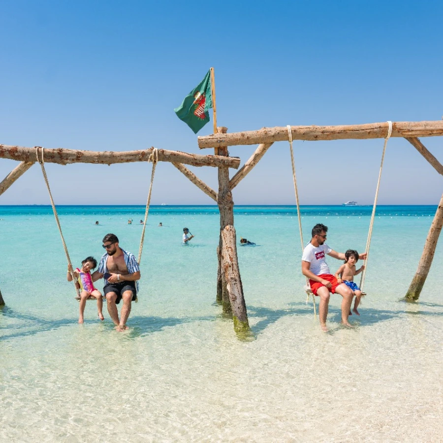 Sumptuous seafood and buffet lunch served on board during the luxury cruise in Hurghada.