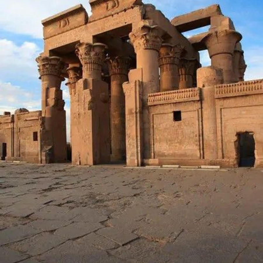 Kom Ombo Temple ,Egypt camp white desert