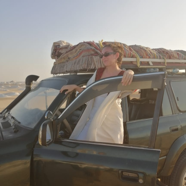 Drive in desert Egypt Camp White Desert 